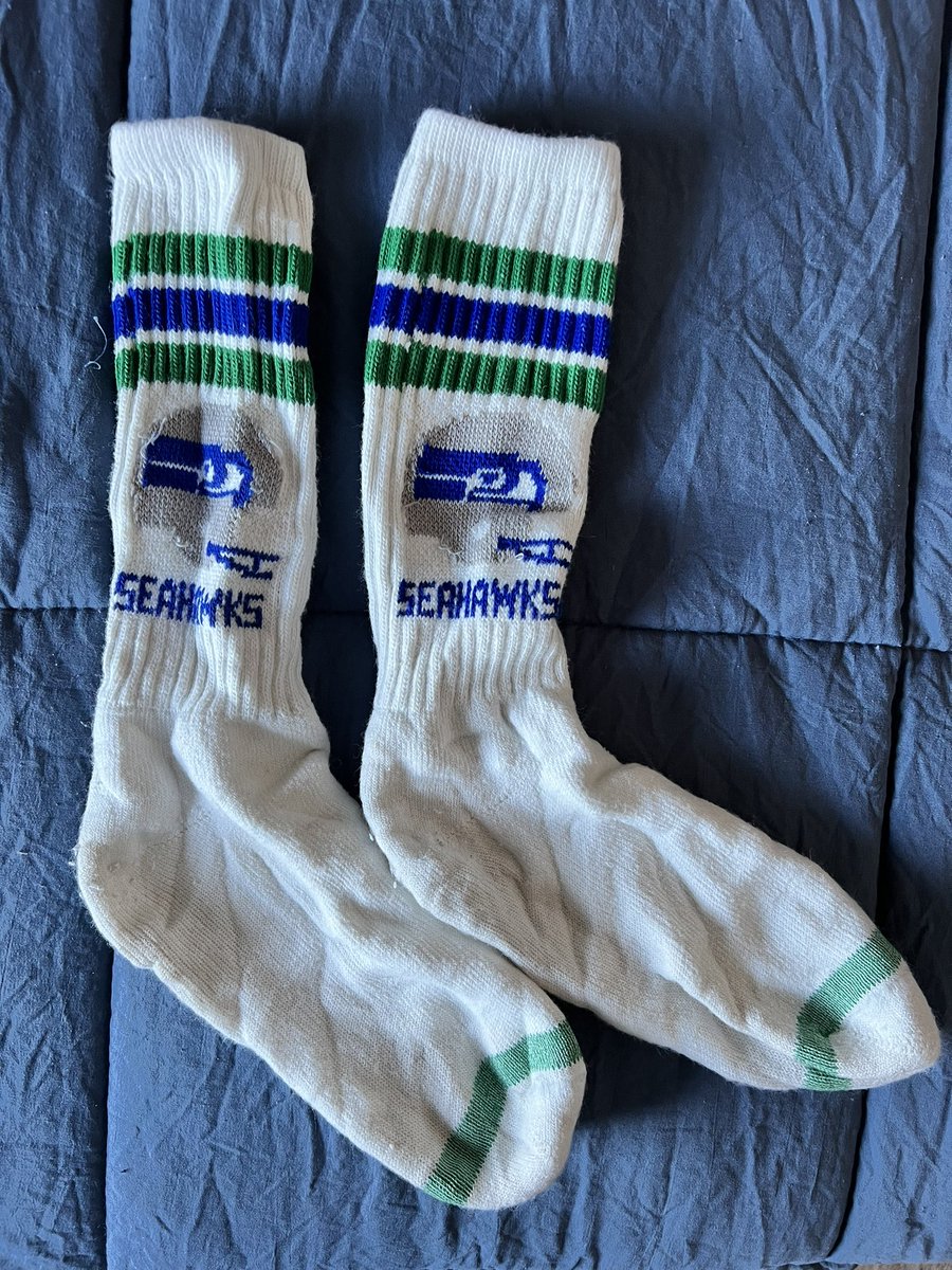slightly_rad's tweet photo. @Seahawks throwback seasocks https://t.co/IRefE1z1T5