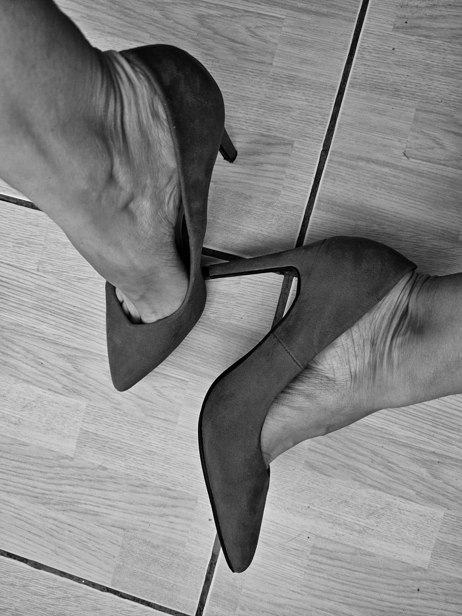 BeautyMess1207's tweet photo. Feet art for feet lovers ❤️
You can support me buying me a coffee on https://t.co/6hBbnt2uUF… 
And I will support you with a surprise artistic picture with my feet ✨️
#feet #feetmodels #instafeetlover #feet_lover #feetfethish #feetfinder #feetcontent #feetpicsforsales #feetpic https://t.co/JhiD2Op1c0