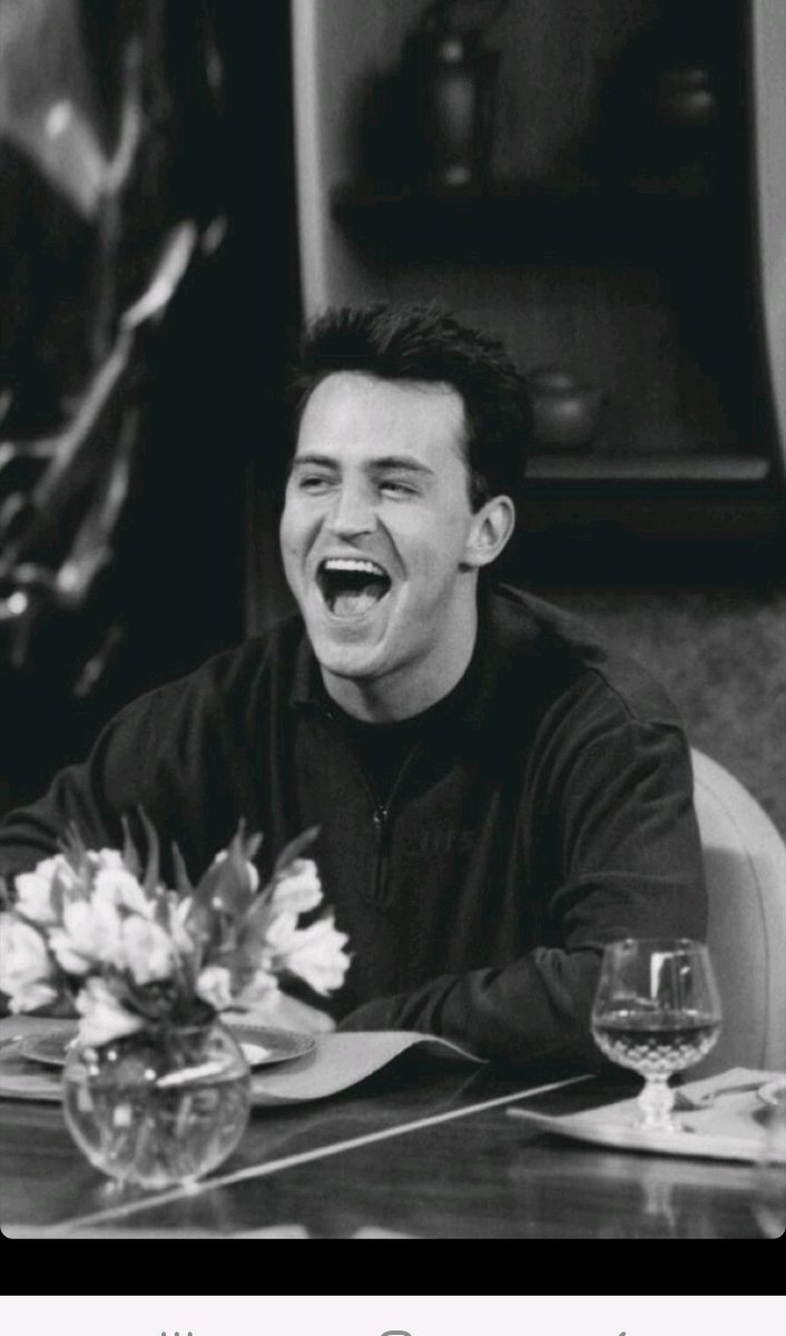 crislainemrs's tweet photo. Ainda sem acreditar 😢 Eterno Chandler Bing 🖤 https://t.co/9VxS4rUpcr