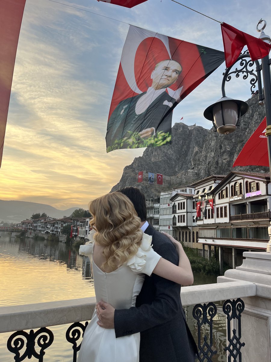 Kalbimin orta yerinde bu nasıl bir cumhuriyet ♥️🤍