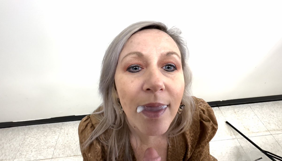 PiperFoxVIP's tweet photo. Fun day yesterday! I was able to sneak in a tasty treat before going home to get my sheets soaked….. new video this week available on my OF! Link in bio! #onlyfansbabe #oral #mouthful #deepthroat #boygirlscene https://t.co/doBGEq9cUN