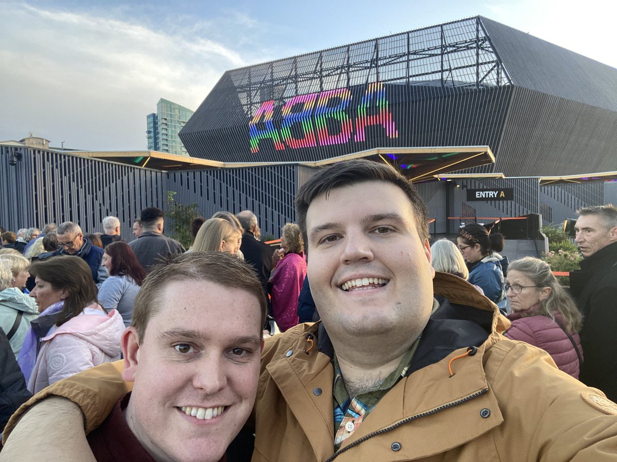 conn91's tweet image. We have arrived! 😁😁🕺🏼🇸🇪🎶🎤 #ABBAVoyage