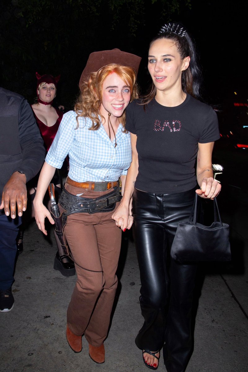 hilliexz's tweet image. largou o jesse pra pegar a ex dele billie do céu