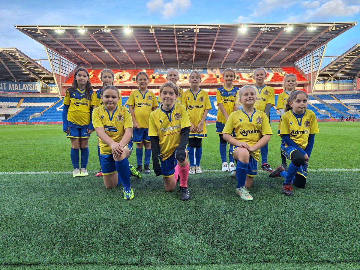 btuwomenfc's tweet photo. Our amazing mascots pre kick off 🟡🔵 https://t.co/rekm3B6yRE