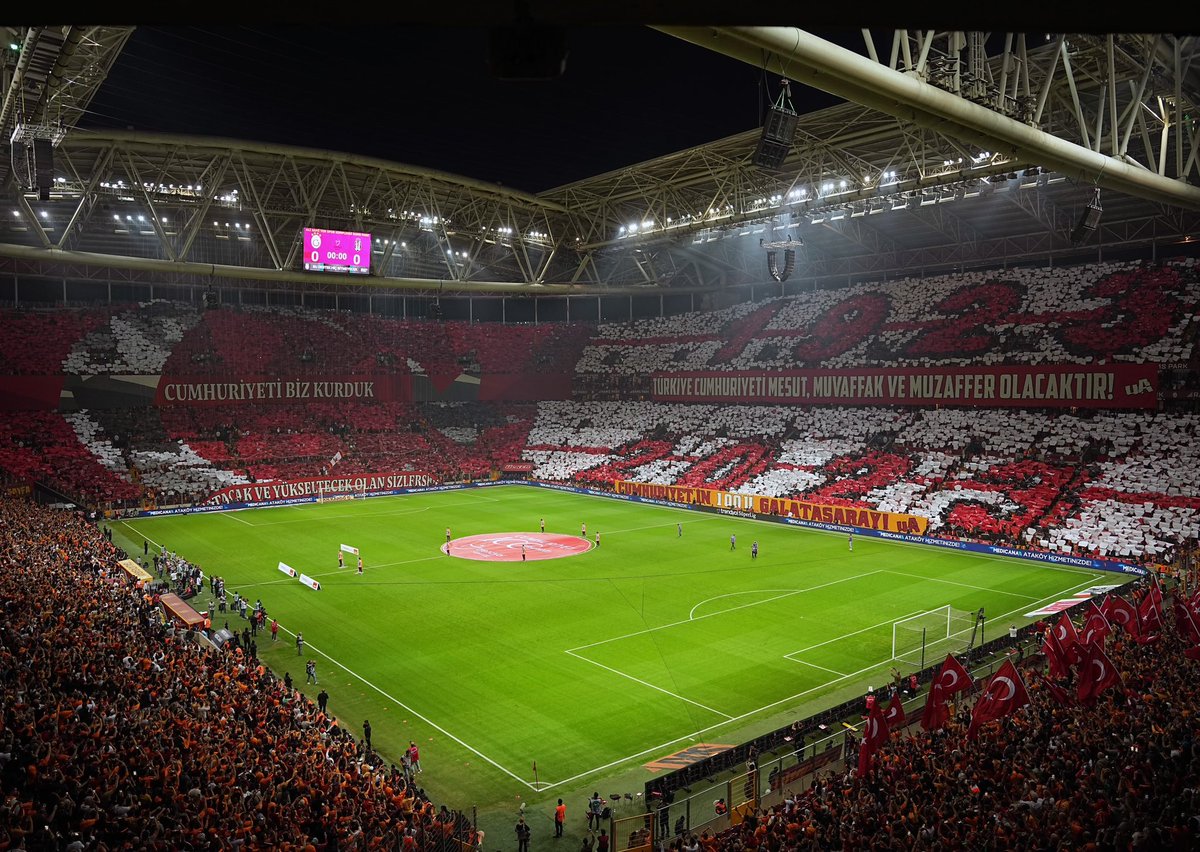 GalatasaraySK's tweet photo. #İlelebetCumhuriyet 🇹🇷
#Cumhuriyetin100üGalatasaray 🇹🇷 https://t.co/ycB5Zd5Ojg