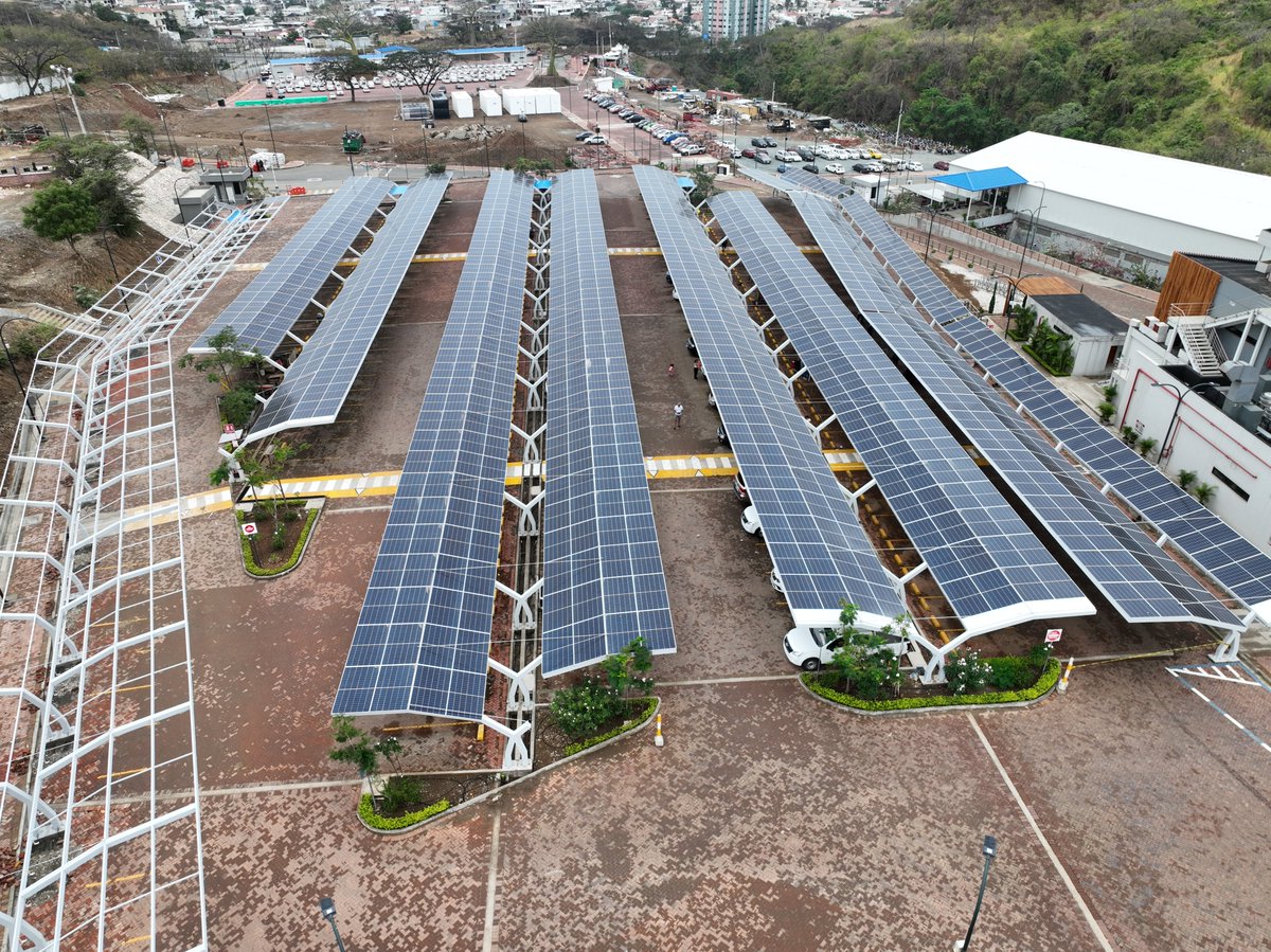 TommyTopic's tweet photo. En #TelcoCity de @TelconetLatam estamos instalando 2.6MW de paneles solares, ayudando con producción eléctrica al Ecuador y disminuyendo la huella de carbono. https://t.co/3WORyeEE1D