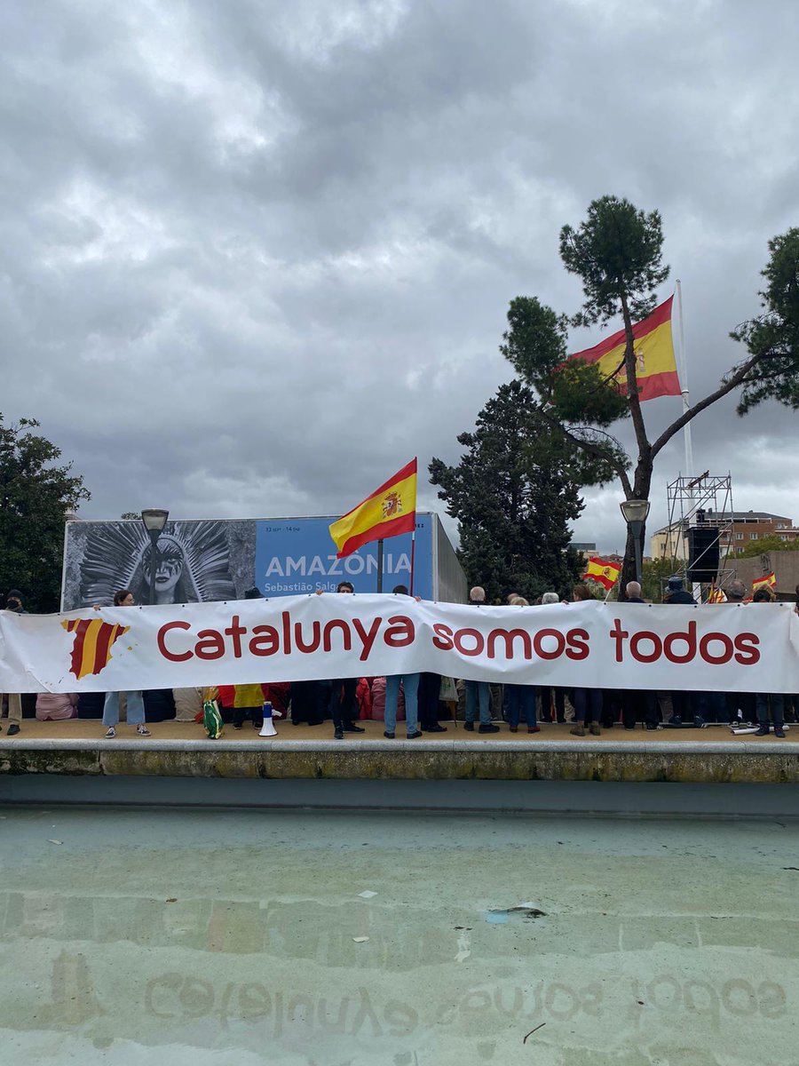 Catsomostodos's tweet photo. Hace 6 años que el nacionalismo quiso declararnos extranjeros en nuestra propia tierra. Ahora nuestro hipócrita presidente, para mantenerse en el poder, dice que es necesaria la amnistía "por el interés de España"
@DolcaCatalunya @fdenaes @edeapie #29OTodosAColon https://t.co/jALNHUOlzz