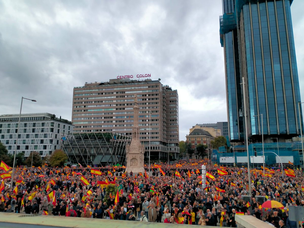 Catsomostodos's tweet photo. Hace 6 años que el nacionalismo quiso declararnos extranjeros en nuestra propia tierra. Ahora nuestro hipócrita presidente, para mantenerse en el poder, dice que es necesaria la amnistía "por el interés de España"
@DolcaCatalunya @fdenaes @edeapie #29OTodosAColon https://t.co/jALNHUOlzz