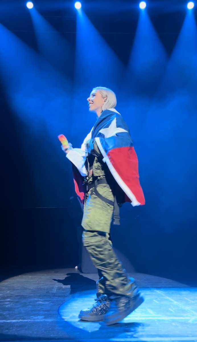 conniespnd's tweet photo. Ver que todo el trabajo duro de meses logró que fueras feliz es LEJOS la mejor paga, te amamos para siempre 💖
🇨🇱 🇵🇷 gracias por iluminarnos con tus colores https://t.co/O1jBLBWojM