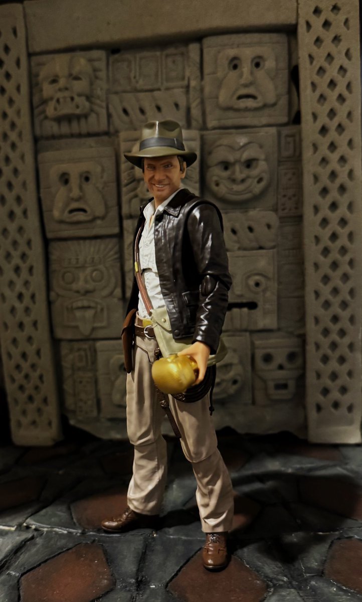 フィギュアーツの
インディジョーンズ触ってたんだが、
まじで最高傑作じゃない？
ハリソンの難しい造形を
ここまで再現できるのはすごい。
保存用にあと1体欲しい。