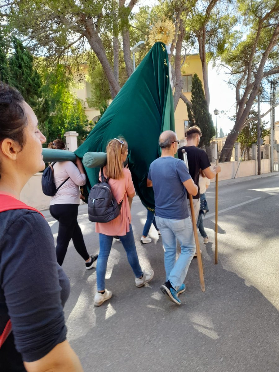 Populars_Muro's tweet photo. Avuí hem participat en la XXV pancaritat a Son Jeroni, acompanyant a la Mare de Deu de L' Esperança en el seu camí de Muro cap Son Jeroni. https://t.co/ysnMQHaisy
