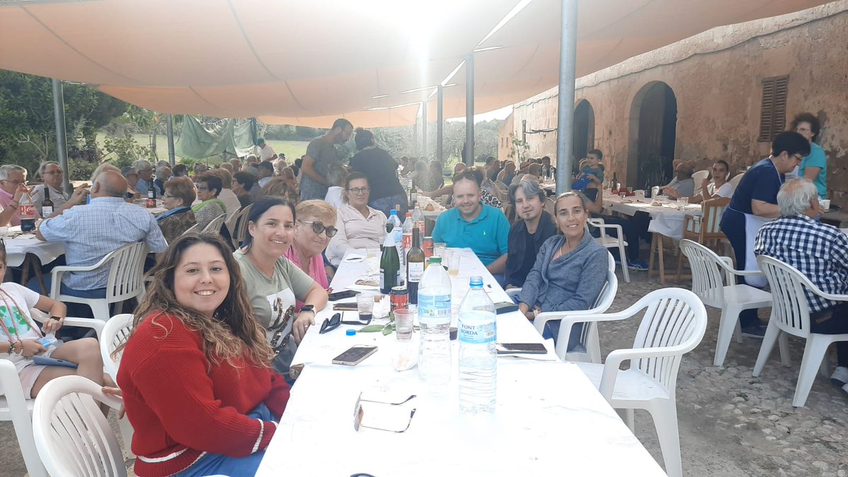 Populars_Muro's tweet photo. Avuí hem participat en la XXV pancaritat a Son Jeroni, acompanyant a la Mare de Deu de L' Esperança en el seu camí de Muro cap Son Jeroni. https://t.co/ysnMQHaisy