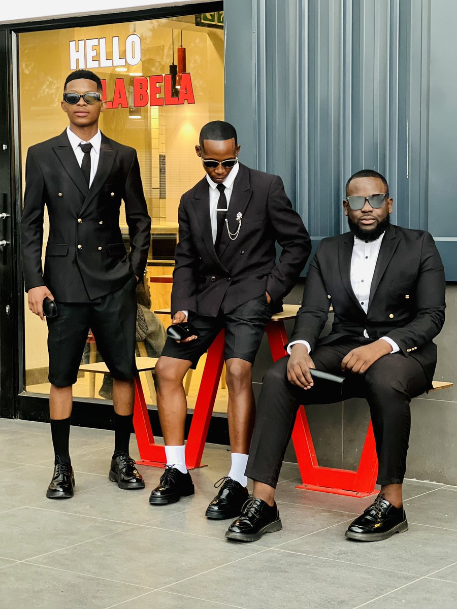 DeronFavour's tweet image. Sundays are for Boys in Black and White🖤