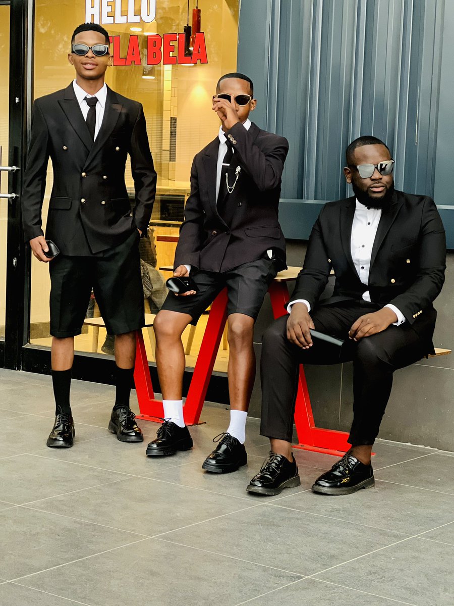 DeronFavour's tweet image. Sundays are for Boys in Black and White🖤