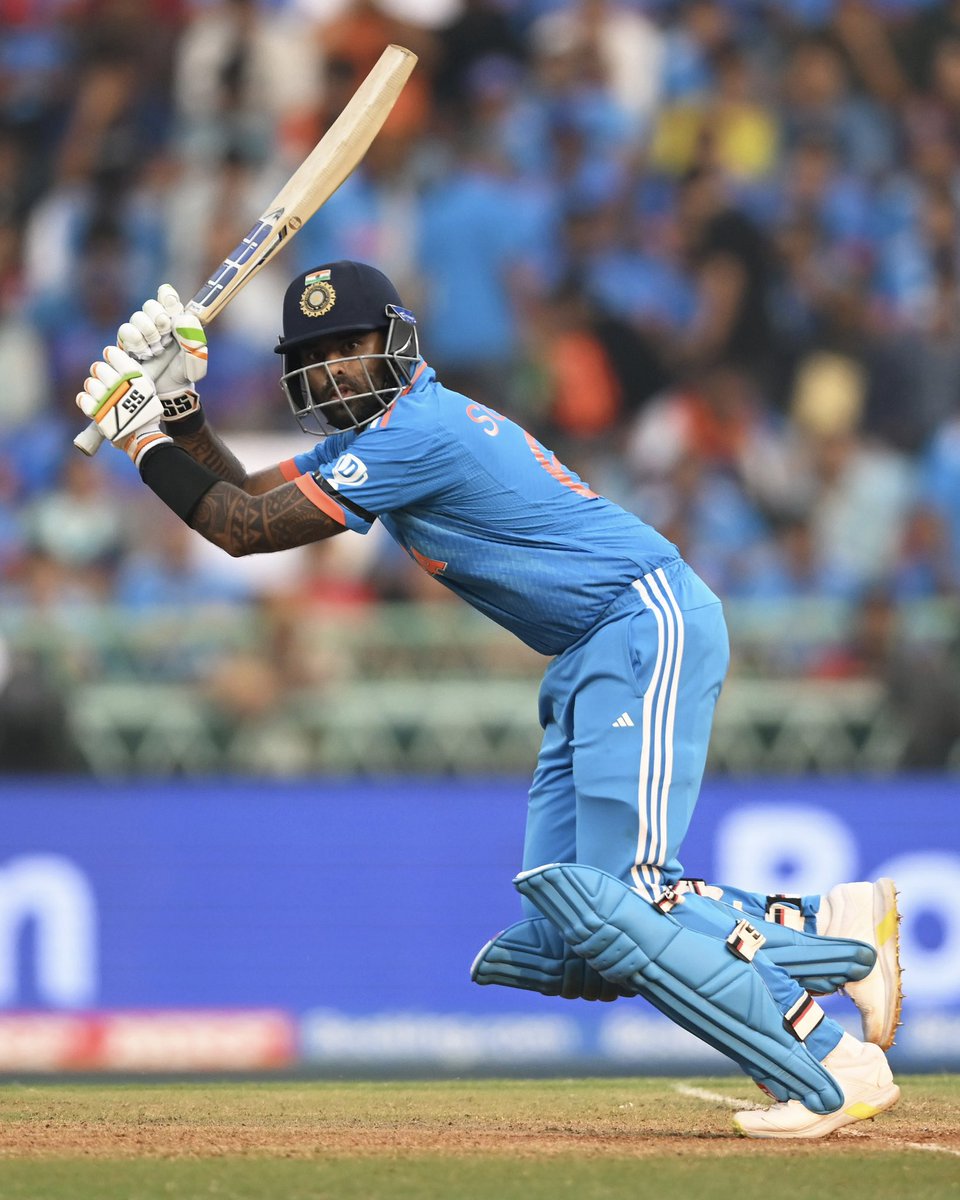 surya_14kumar's tweet photo. मुस्कुरा रहे हैं क्योंकि लखनऊ में हैं।💙🧿
#CWC23 https://t.co/FebKuFDCcX