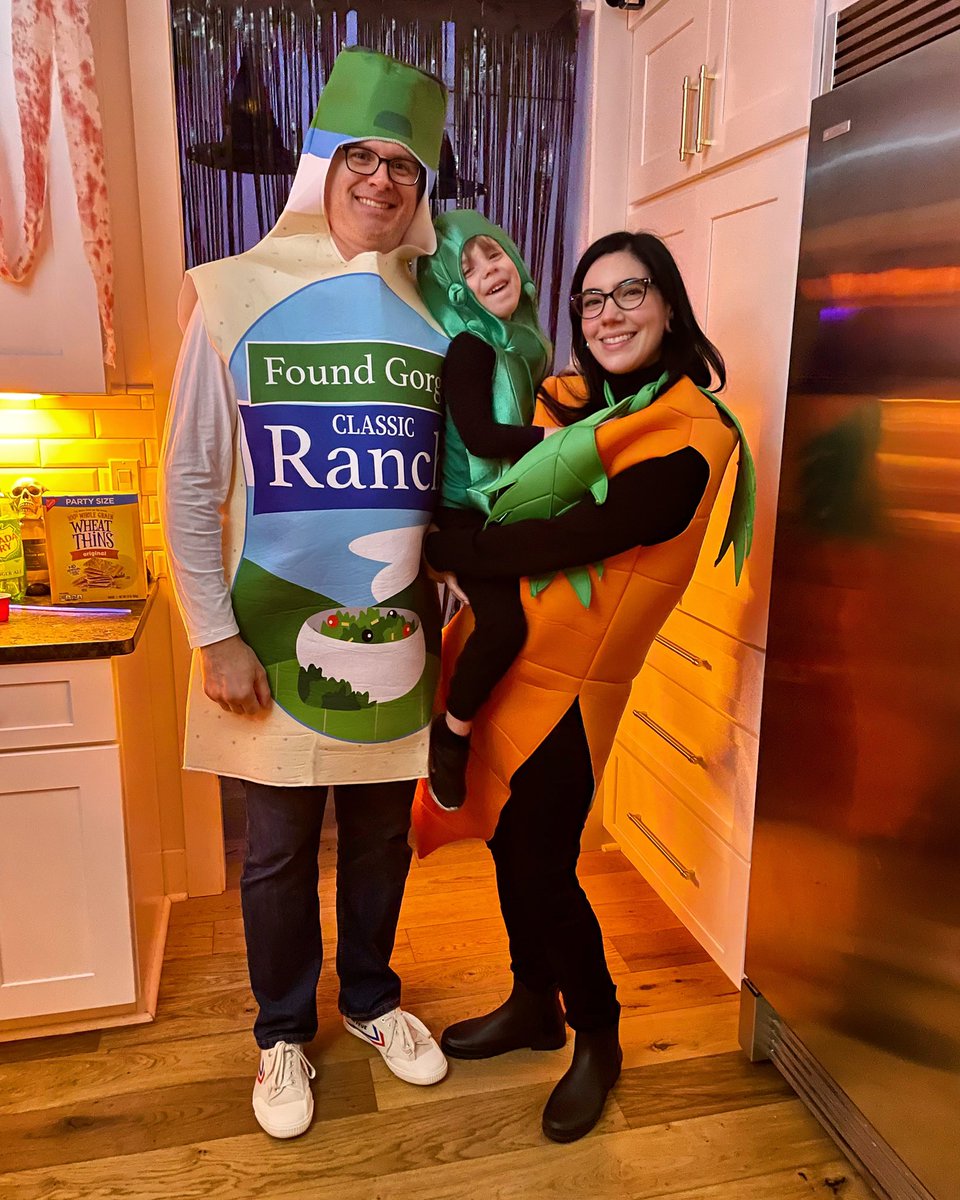 theLovelyLisaB's tweet photo. About as close as #CooperBK ever gets to veggies. 😂
Happy #Halloween! 👻 https://t.co/qZcgi6H9xF
