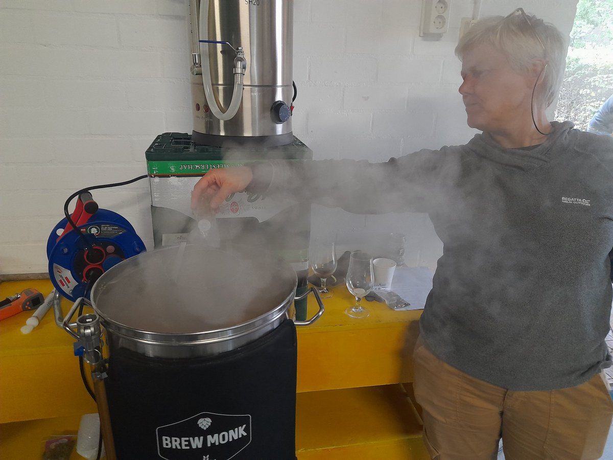 Cursus #bierbrouwen met vandaag de #brouwdag bij de #Amervallei. Nu even geduld voordat ik het blond bier mag bottelen en gaan proeven. Toch mooi 13 ltr. gebrouwen vandaag.