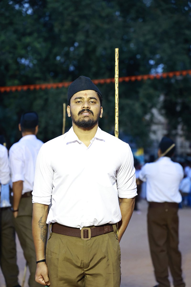 SaliyanAdarsh's tweet photo. @RSSorg Malleshwara Bhag Vijayadashami Pathasanchalana (Route march)🚩 https://t.co/3lg6PpK5VZ