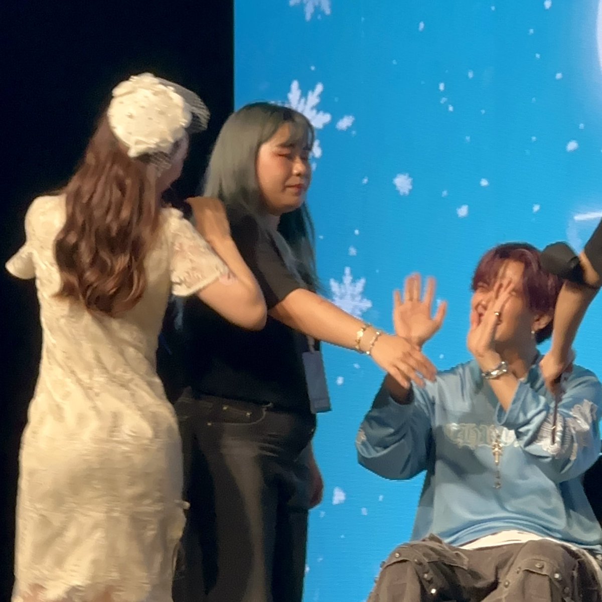 Thank you for coming here again, which has fulfilled all our regrets, and we still have a lot of bright future.🫂

We all had a good time today and look forward to seeing each other next time.🥰💙

BUILD JAKAPAN
#FanMeetingJinjianchenginHongKong
<a href="/JakeB4rever/">BIU.</a>