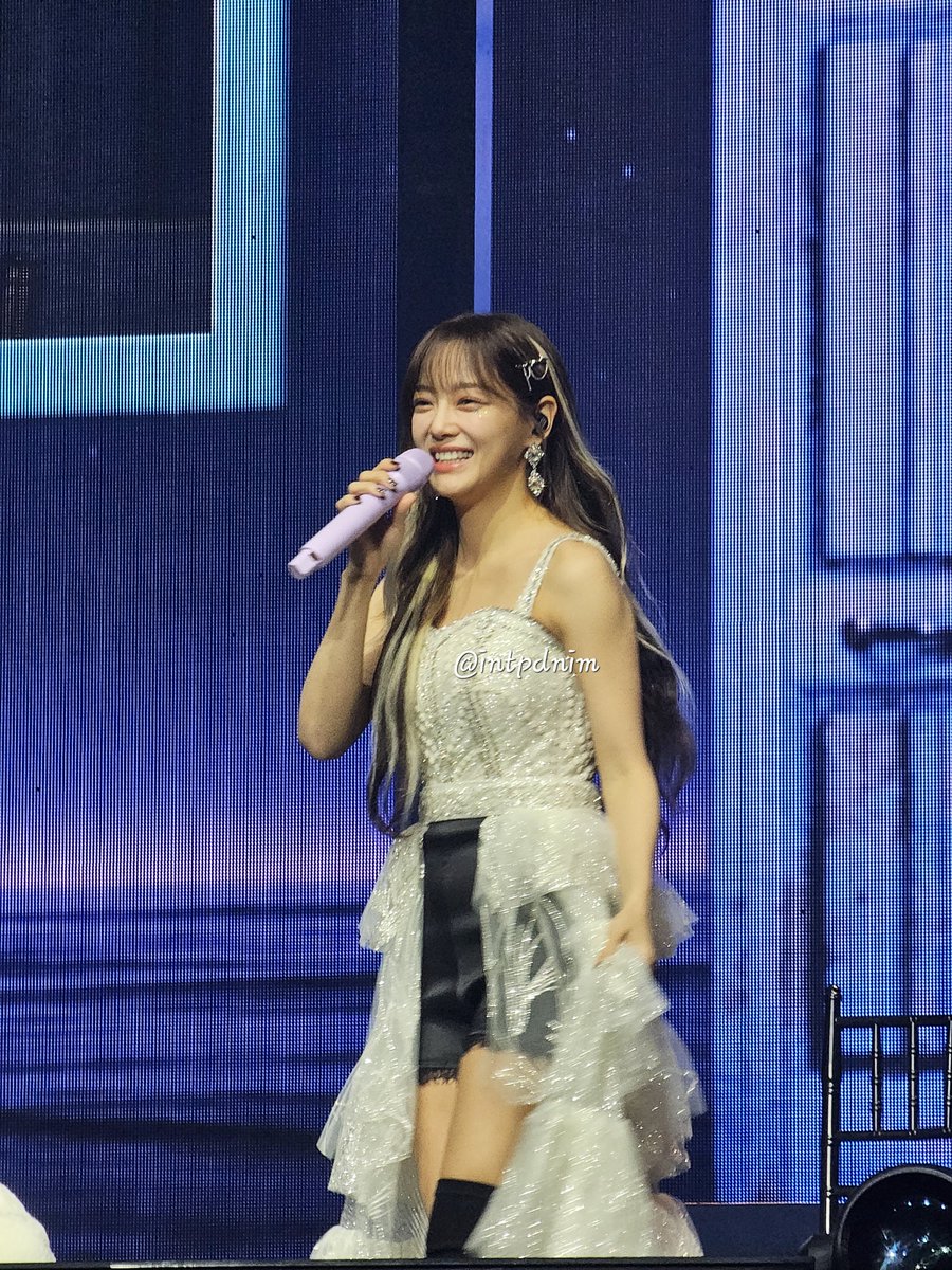 IntPdNim's tweet image. Sharing some good photos I manage to capture from today concert 💙
Let's meet again in the future Sejeong 💕
#김세정 #KIMSEJEONG #세정 #SEJEONG
#KIMSEJEONGinKL #The門inKL