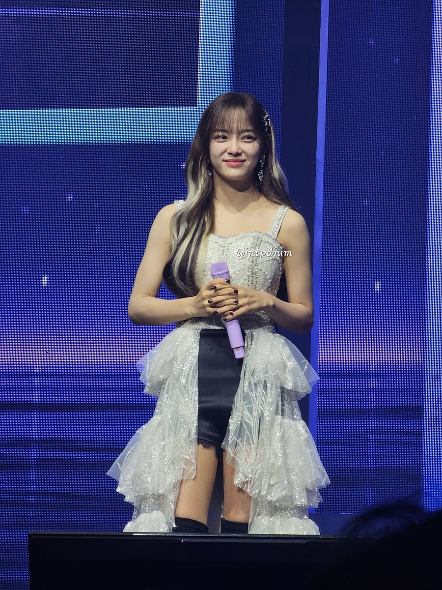 IntPdNim's tweet image. Sharing some good photos I manage to capture from today concert 💙
Let's meet again in the future Sejeong 💕
#김세정 #KIMSEJEONG #세정 #SEJEONG
#KIMSEJEONGinKL #The門inKL
