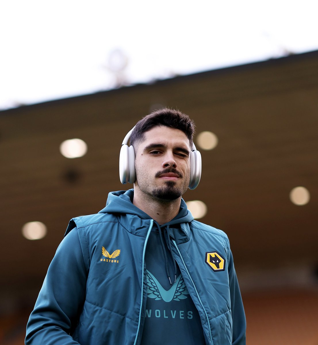 Apart from all the noise i am here to say that I will be out for a couple of weeks, but very soon I will be out there stronger then before. Already focused on my recovery. See you soon 😁🐺🖤💛