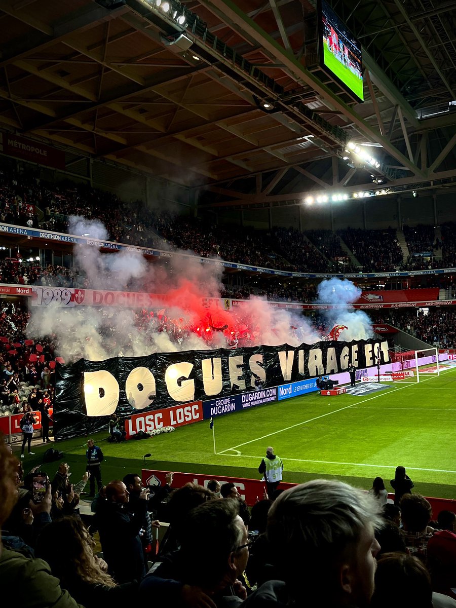 AuStadeLillois's tweet photo. Les DVE au coup d’envoi 🔥 

· LOSC 2-0 Monaco - 29/10/2023
📸 @Trehoux6 https://t.co/oXwxq8vClx