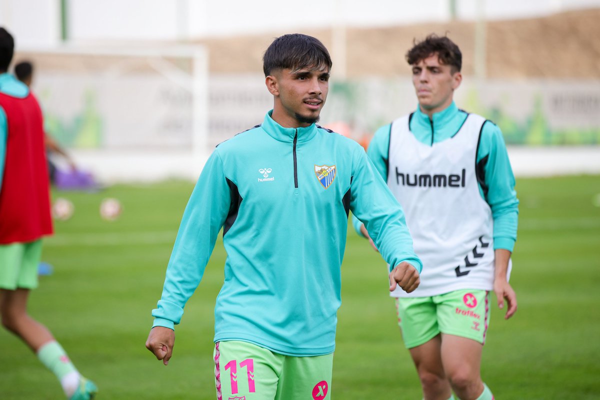 iso100photpress's tweet photo. ⚽ #FUTBOL | A partir de las 18:00h. en el Estadio Estadio El Maulí de #Antequera, encuentro entre @AntequeraCF y @MalagaCF.

🏆 Jornada 10 Primera RFEF (Grupo 2)

 #AntequeraMálaga #DerbiMalagueño https://t.co/l2tTDFgUIi