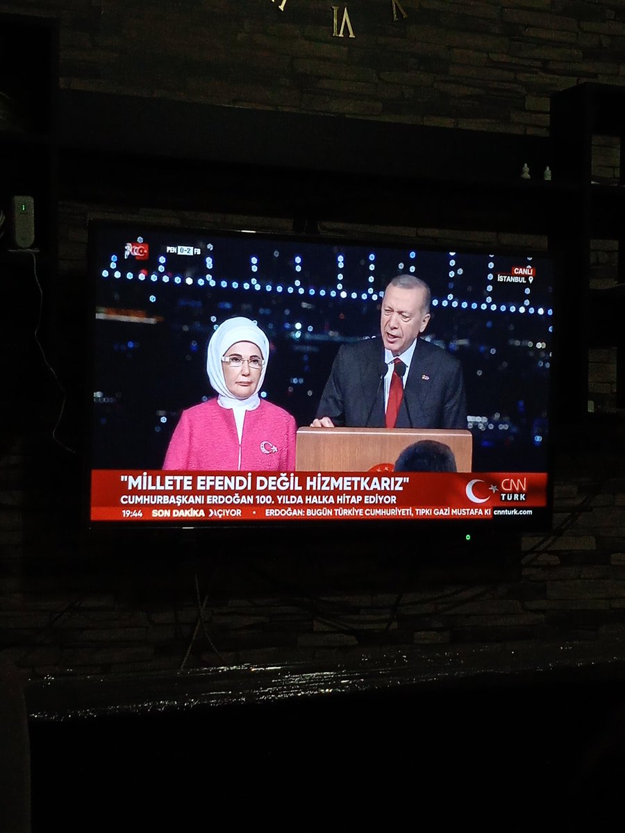 HİZMETKAR SARAYDA YASİYOR BU ARADA HATİRLATİRİM !!!