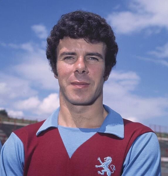 AvfcArchive's tweet photo. Rest in Peace to Charlie Aitken, who has sadly passed away today at the age of 81.

He made more Aston Villa appearances (660) than any other player in the clubs history.

#AVFC https://t.co/ceAoscNFNP