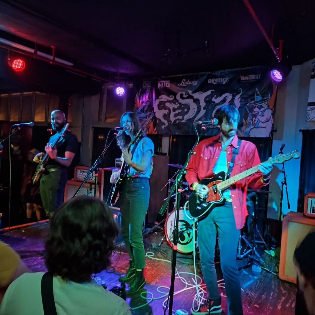 scenepointblank's tweet photo. @churchgirlsphl at Looseys on Saturday night. #fest21 https://t.co/gtVxjYfPAQ