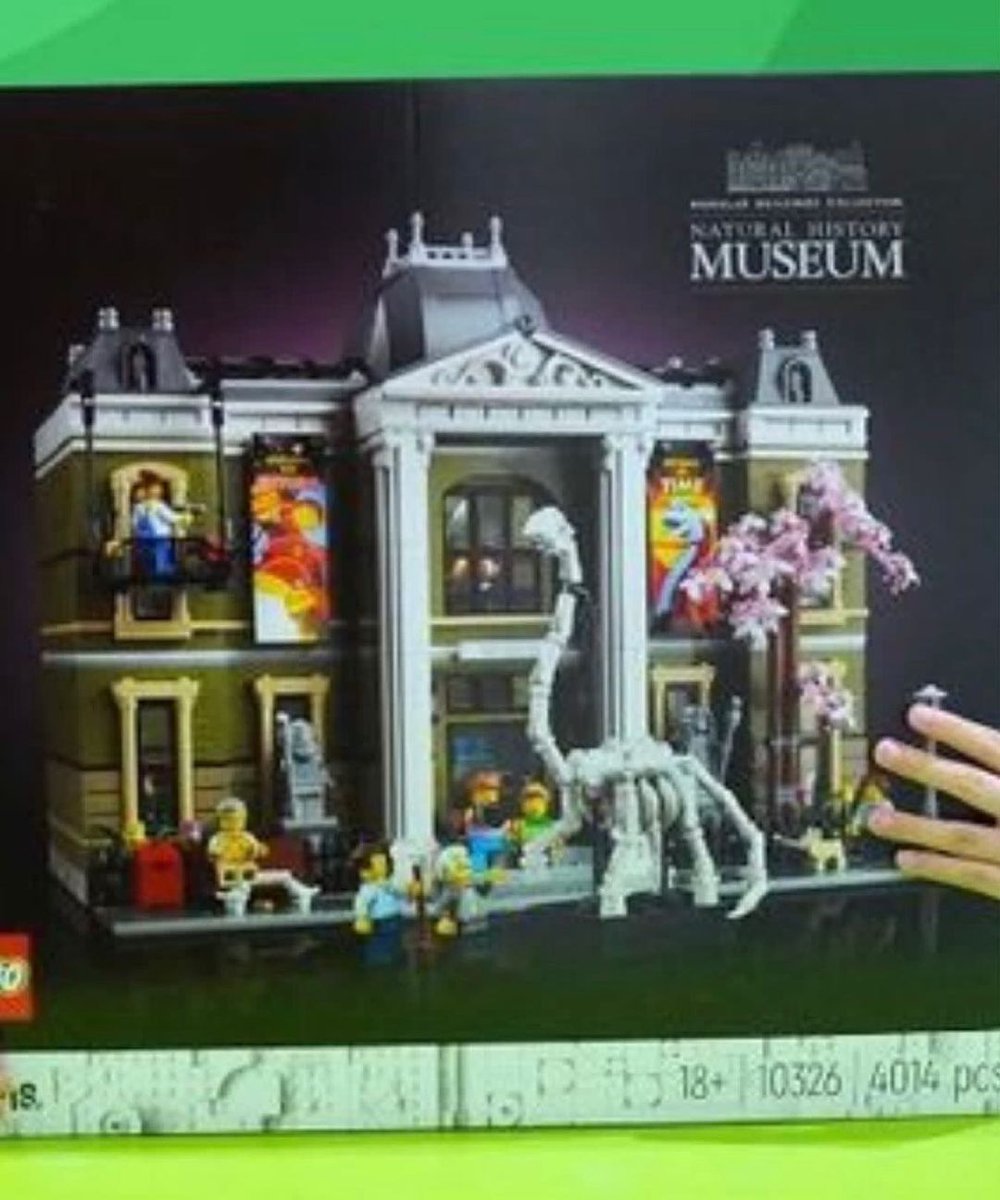 MarioPower_10's tweet photo. First look at the upcoming Lego Modular Building Natural History Museum set! https://t.co/yAkWi5gNfb