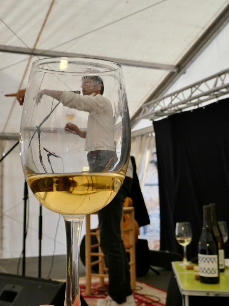 Concert maridatge 3 9 3 . Tres vins, nou cançons i tres moments #Concert #maridatge a <a href="/AjuntaBenlloc/">Ajuntament Benlloc</a> @AlabredaMyriam <a href="/peplageneral/">PepGarcia</a>