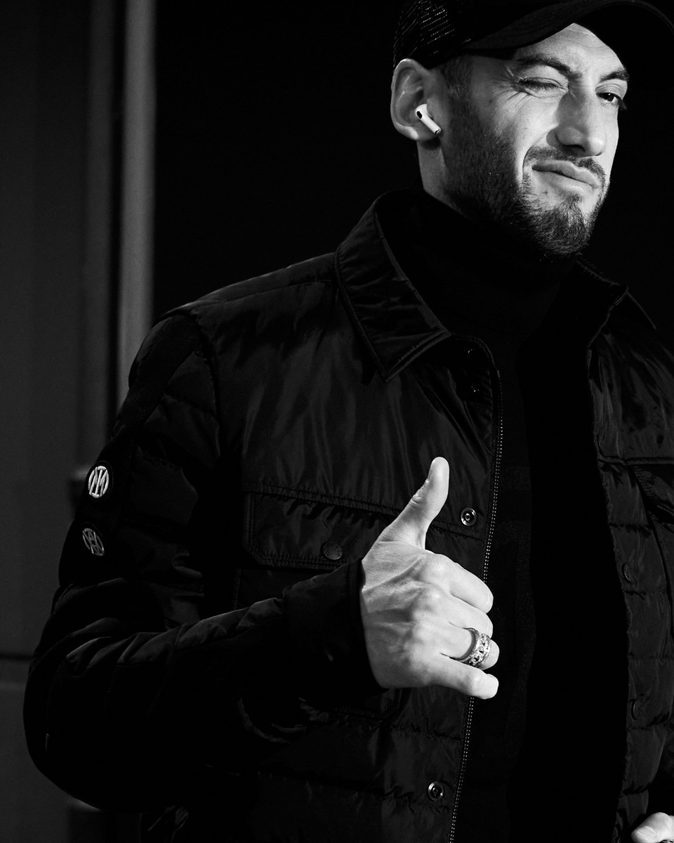 Inter_ar's tweet image. Today's special outfit 😎
Inter x Moncler by Arsham.

#INTERXMONCLERBYARSHAM 
#INTERCONNECTED 
#ForzaInter #InterRoma
@Moncler @DanielArsham
