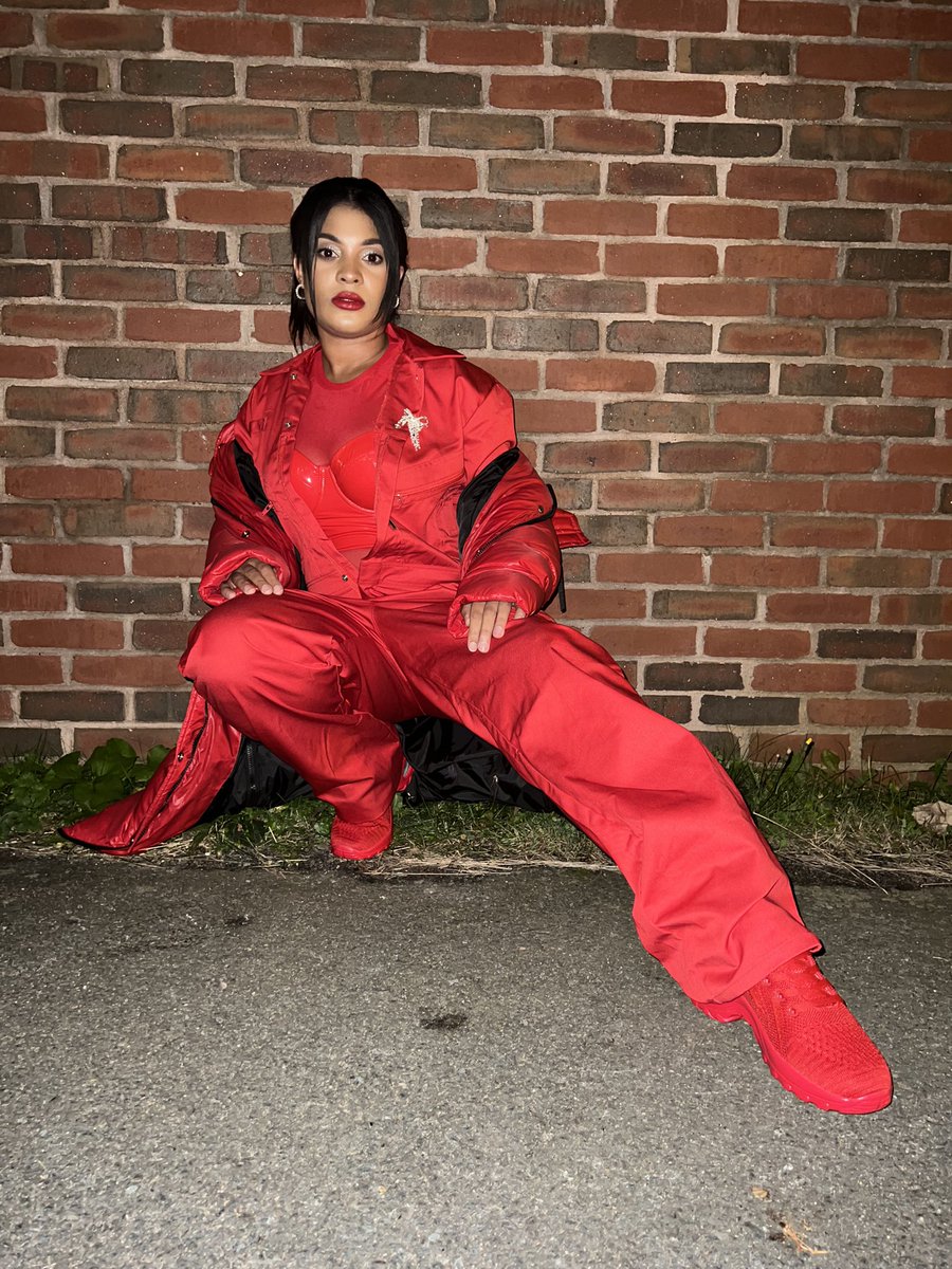 OFells's tweet image. Ooh na na, what's my name? @rihanna