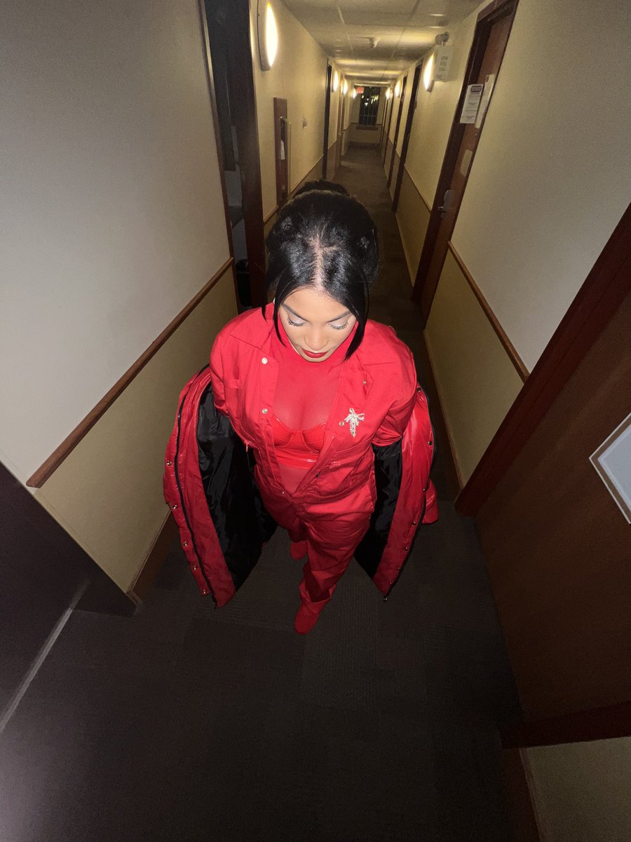 OFells's tweet image. Ooh na na, what's my name? @rihanna