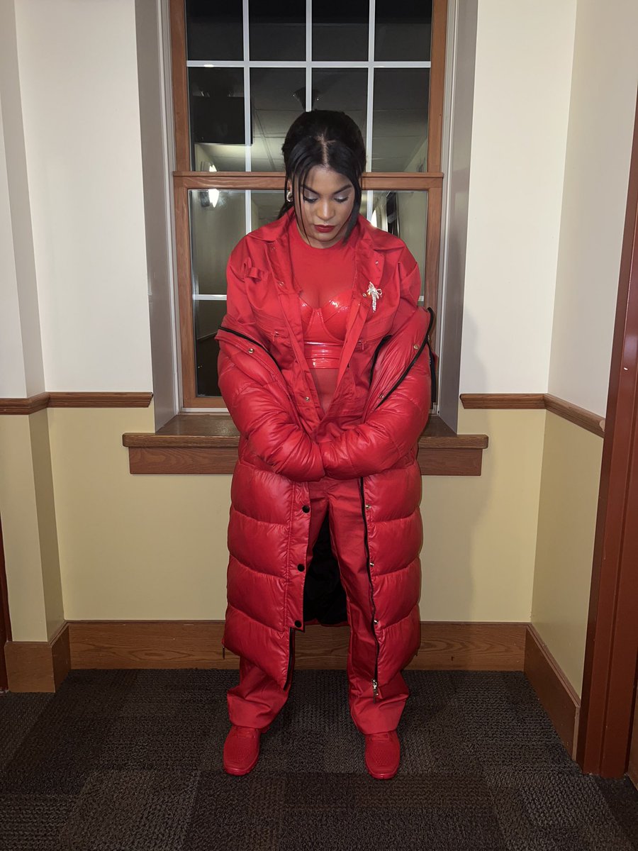 OFells's tweet image. Ooh na na, what's my name? @rihanna