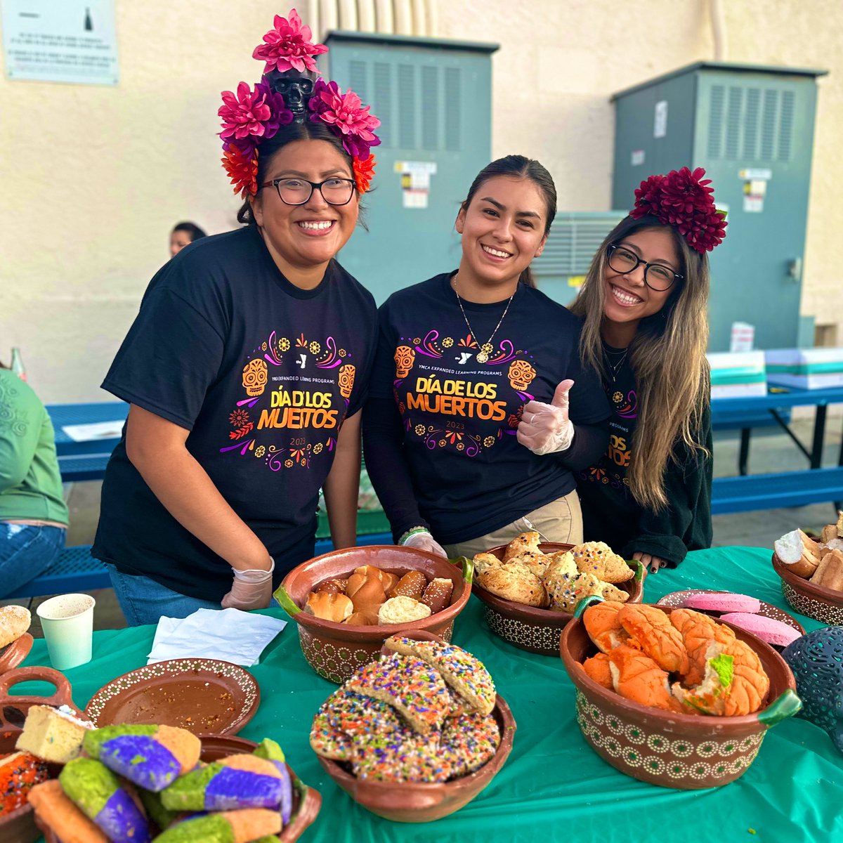 YMCASanDiego's tweet photo. This weekend our #YMCA Expanded Learning Program (ELP) brought the #Escondido community together at Central Elementary for an unforgettable #DíadelosMuertos celebration, complete with mesmerizing cultural dances, heartfelt altars and sweet pan de muerto (bread of the dead). 💀 https://t.co/Fz4WIAPEpW