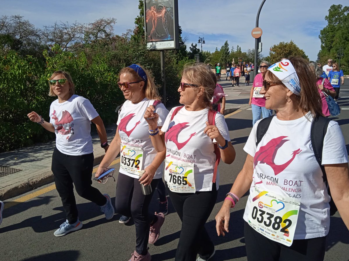 BoatMvs's tweet photo. De buena mañana, preparadas para @RunCancerVal. Allí hemos estado las Dragonas de @BoatMvs, Fuertes, Valientes e Imparables!  🐉💜🏃‍♀️🏃‍♀️🏃‍♀️🏃‍♀️. #cancerdemama #dragonboatacs #dragonboatbcs #cancerydeporte #runcancer #aecc https://t.co/6Cuq7VWzho