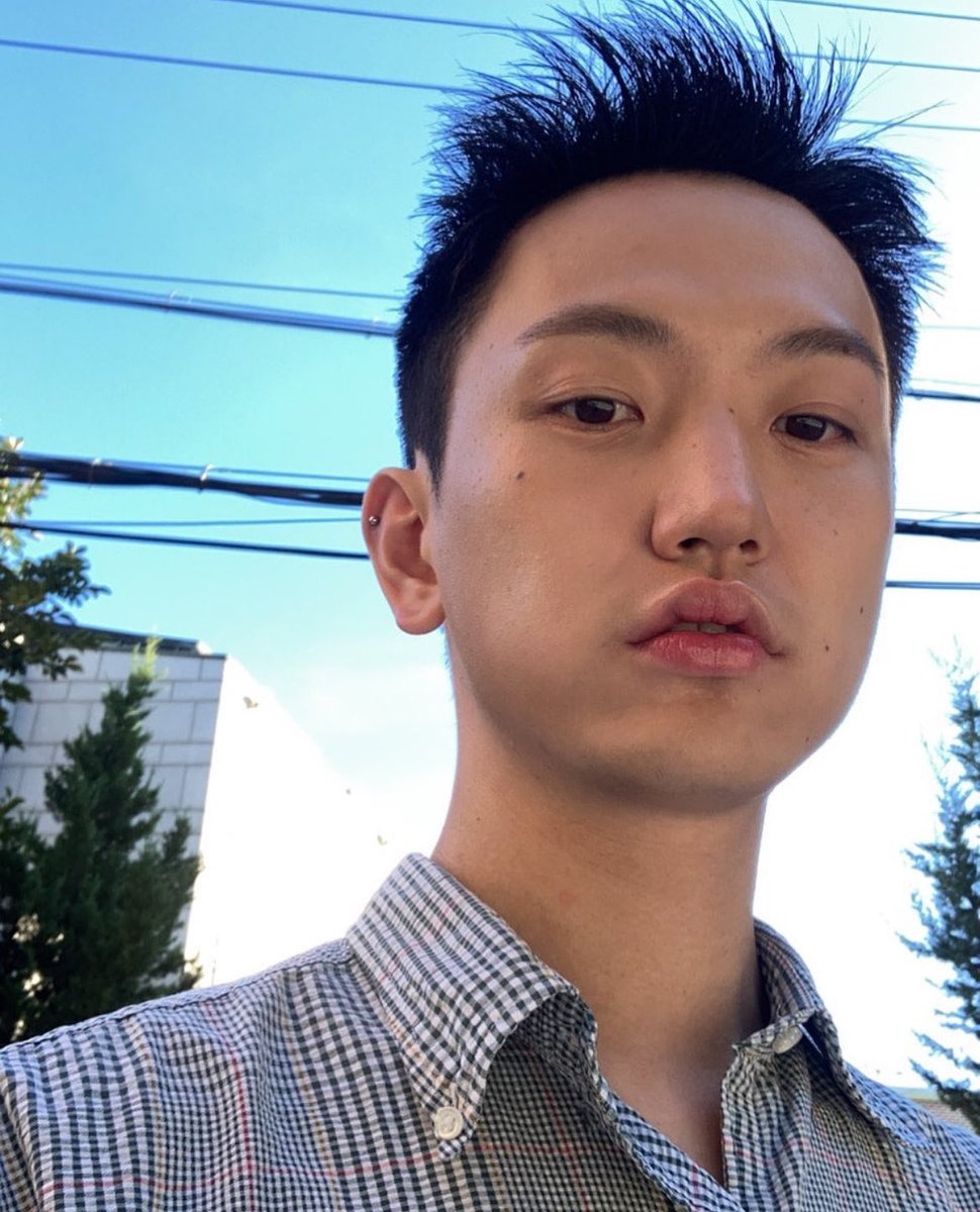 dlrktms's tweet photo. 한주 귓바퀴 피어싱 있었던 거 며칠 전에 앎 https://t.co/zdbDmcJUK9