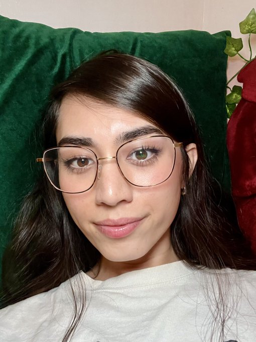 New glasses who dis https://t.co/srRIwAXwKX