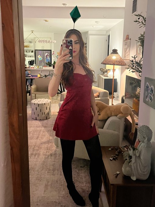 Sul Sul, my name is Bella Goth! https://t.co/1aPhjy4fdy