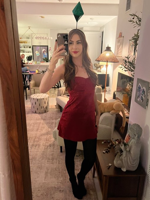 Sul Sul, my name is Bella Goth! https://t.co/1aPhjy4fdy