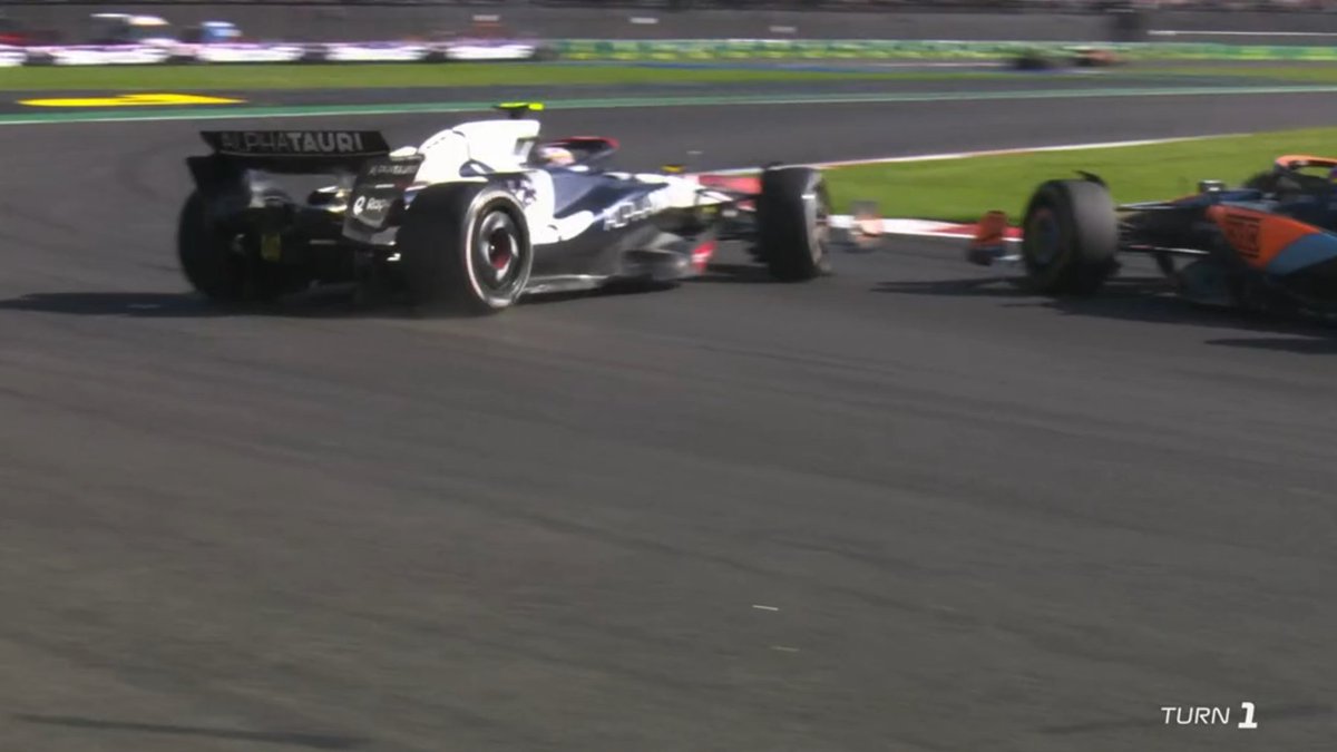 autosport's tweet photo. Tsunoda is sent spinning after making contact with Piastri 🔄💥

You can imagine what his message over the radio sounds like 🤬🤬🤬

#MexicoGP https://t.co/IwsKHKMkUE