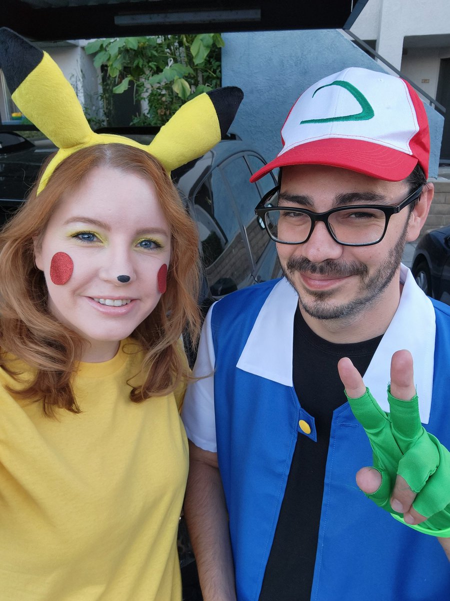 Tarynchu's tweet photo. @TheYard 2nd hand Pikachu and Ash https://t.co/Prrt18YHTm