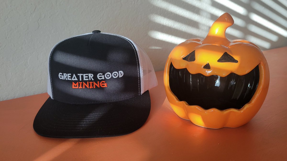 Happy Halloween weekend Crypto Buds... my wife surprised me with an early Halloween treat from my own Cryptee collection! If you want cool Crypto merch check out my collection at cryptee.co/collections/gr…
<a href="/CrypteeClothing/">Cryptee</a>