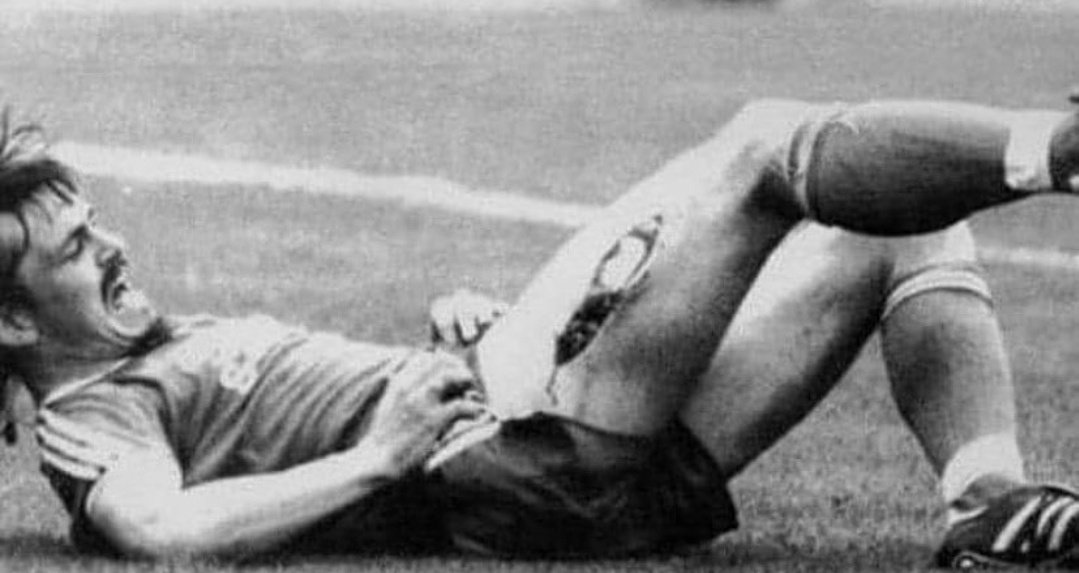 La lesión de Ewald Lienen, catalogada como una de las peores lesiones de la historia del fútbol, 14 de agosto de 1981. A los 20 minutos de partido en Bremen, entre los equipos recién ascendidos, Werder y Arminia Bielefeld, se produjo un ataque por la banda izquierda de Lienen,…