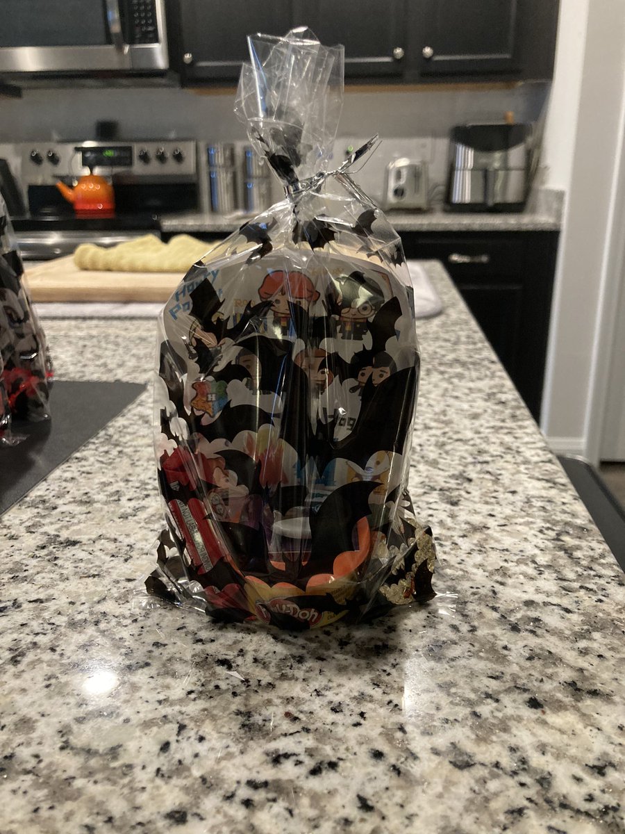 Halloween goodie bags for Anllo lab students 🎃🪰