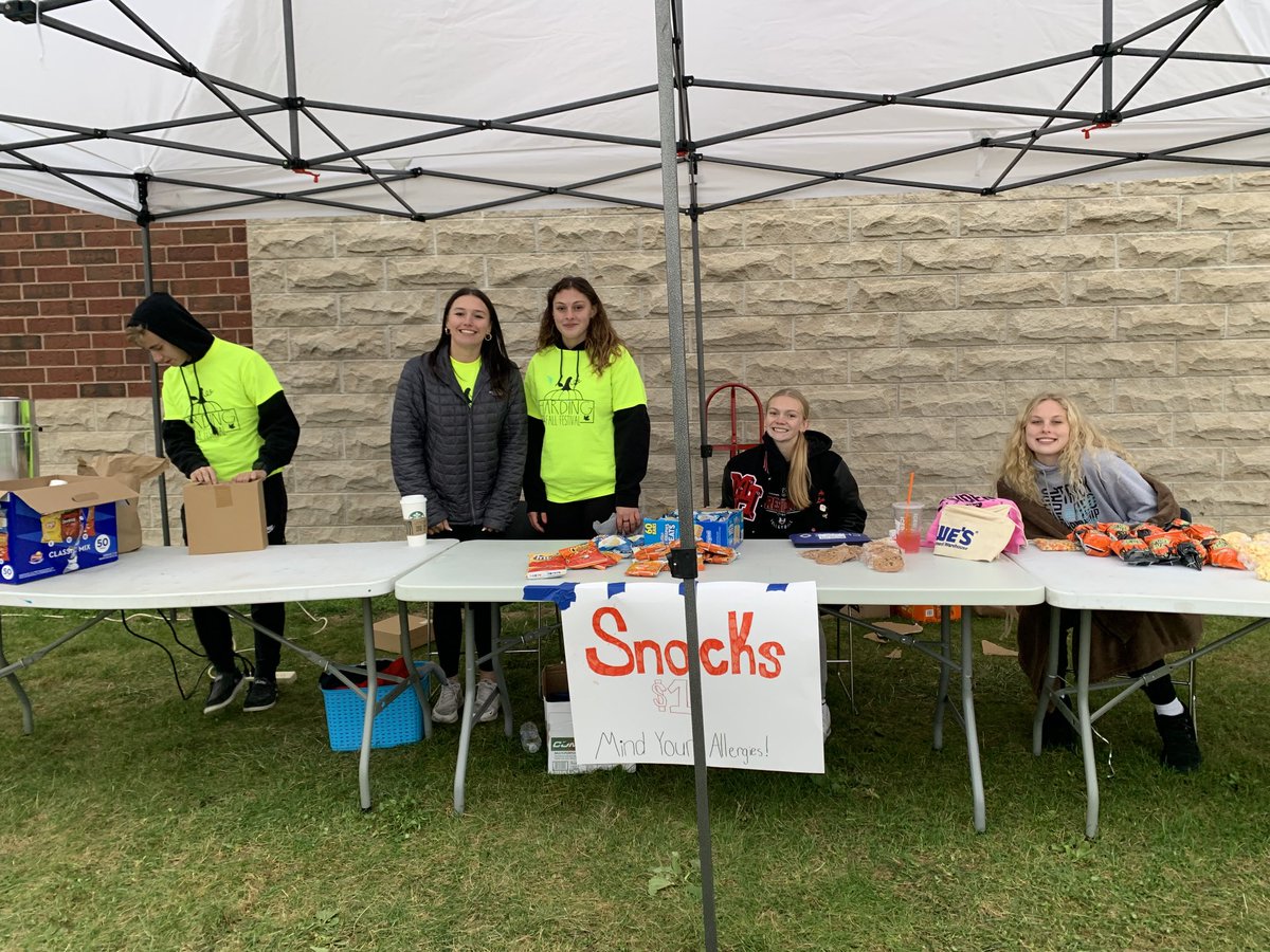Mr_McCreryHHS's tweet photo. HUGE thank you to the Marion community for a GREAT night! The Varsity H Fall Festival was a tremendous success. So proud of our Varsity H club &amp; all their hard work. Lots of fun was had by all! ⁦@MCSPresidents⁩ ⁦@HardingPrexies⁩ https://t.co/PWCneFblxC