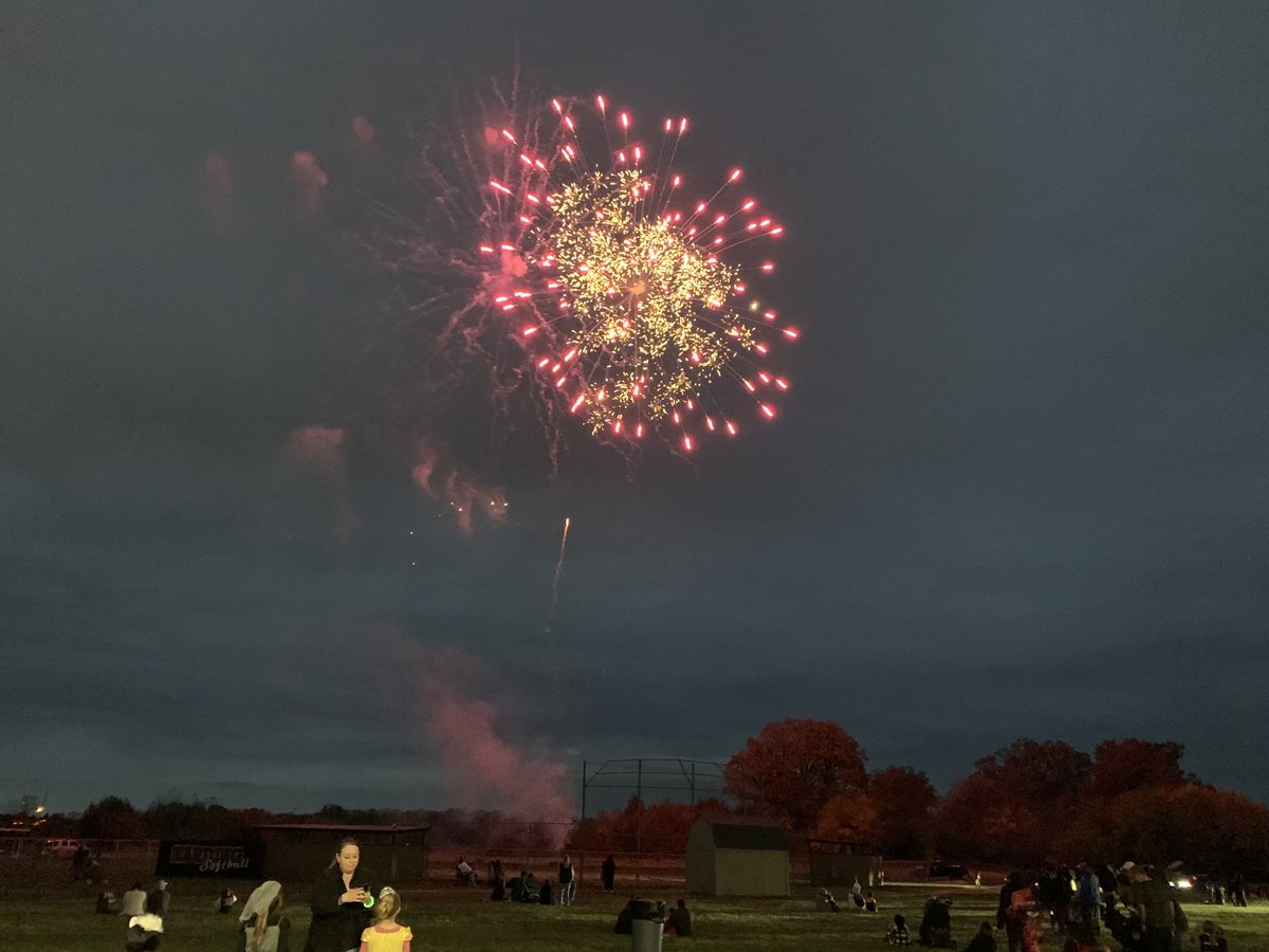 Mr_McCreryHHS's tweet photo. HUGE thank you to the Marion community for a GREAT night! The Varsity H Fall Festival was a tremendous success. So proud of our Varsity H club &amp; all their hard work. Lots of fun was had by all! ⁦@MCSPresidents⁩ ⁦@HardingPrexies⁩ https://t.co/PWCneFblxC